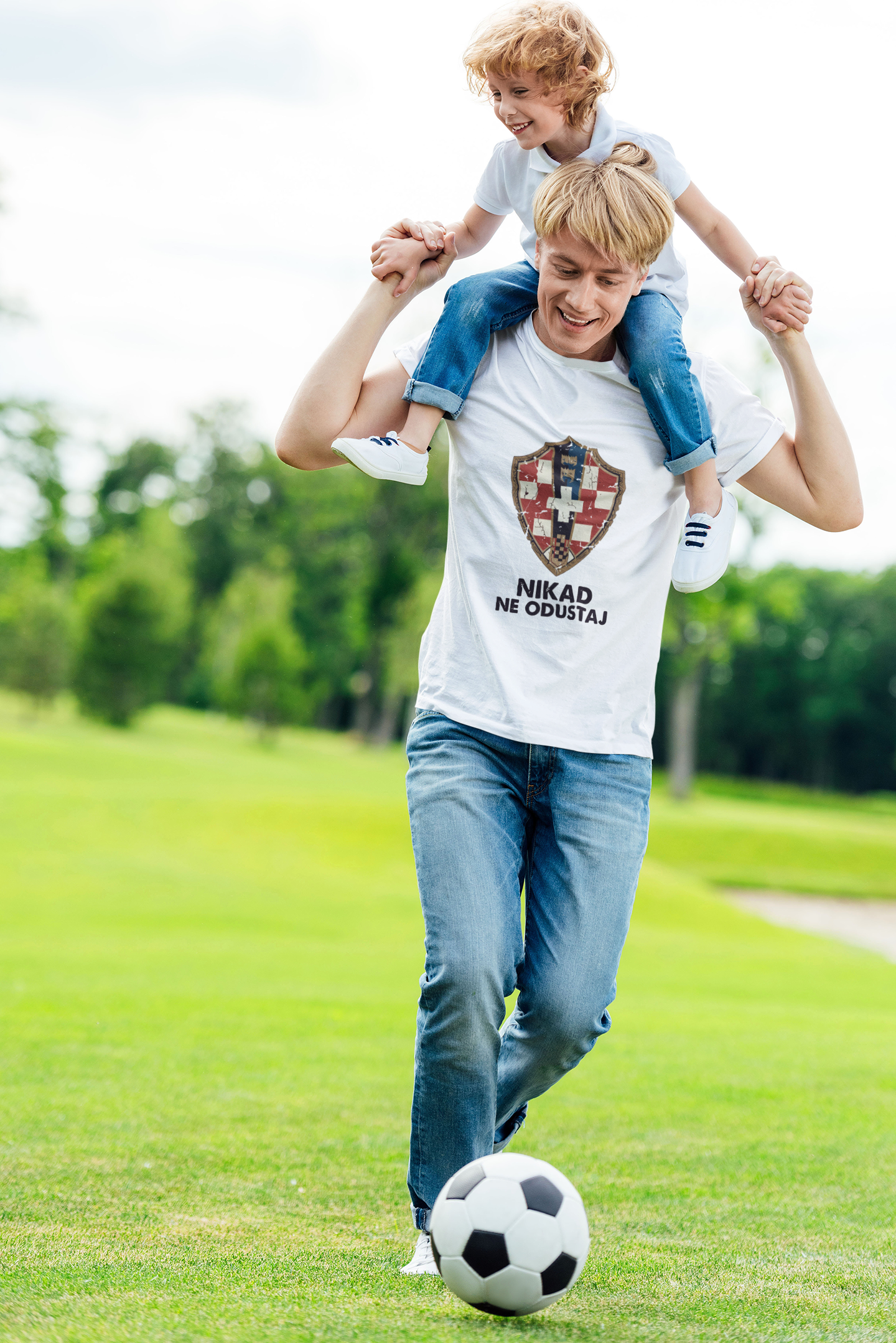 Croatian Crest T-Shirt — "Nikad Ne Odustaj" (Never Give Up)