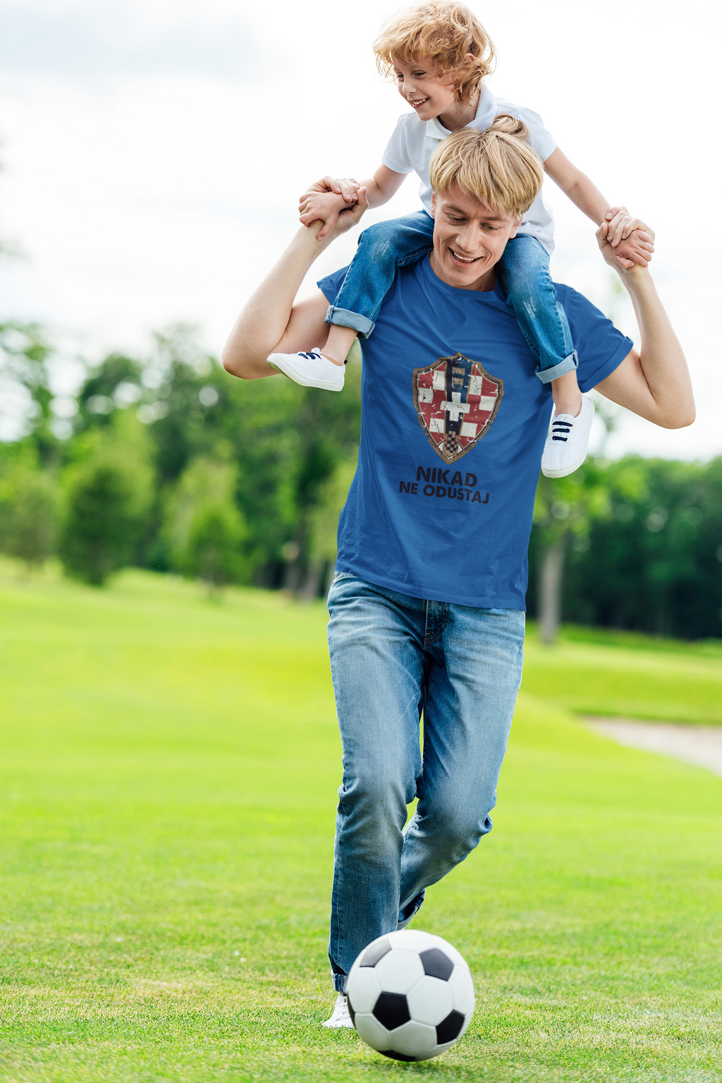 Croatian Crest T-Shirt — "Nikad Ne Odustaj" (Never Give Up)
