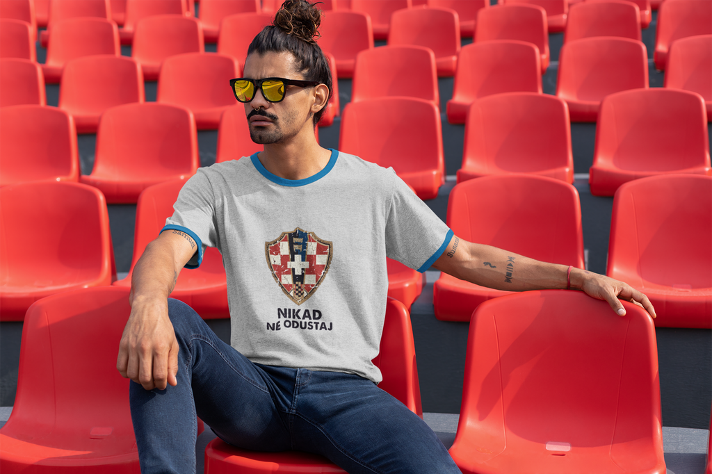 Croatian Crest T-Shirt — "Nikad Ne Odustaj" (Never Give Up)