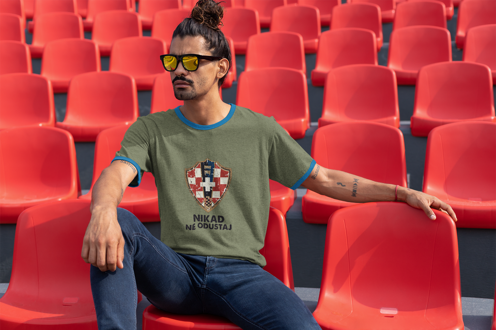Croatian Crest T-Shirt — "Nikad Ne Odustaj" (Never Give Up)