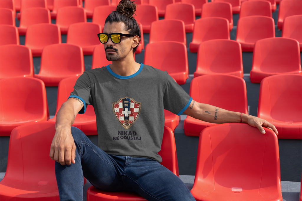 Croatian Crest T-Shirt — "Nikad Ne Odustaj" (Never Give Up)