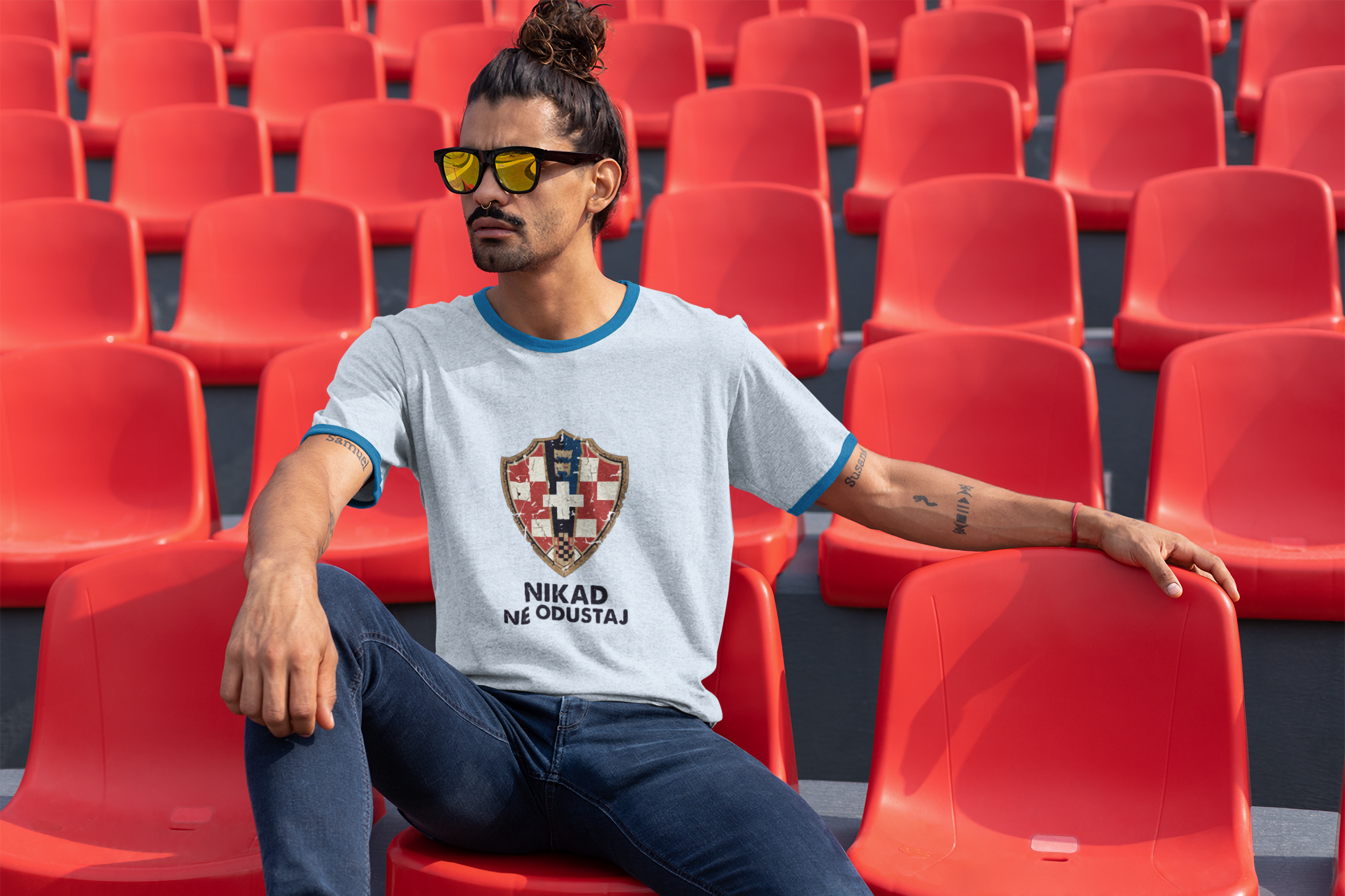 Croatian Crest T-Shirt — "Nikad Ne Odustaj" (Never Give Up)