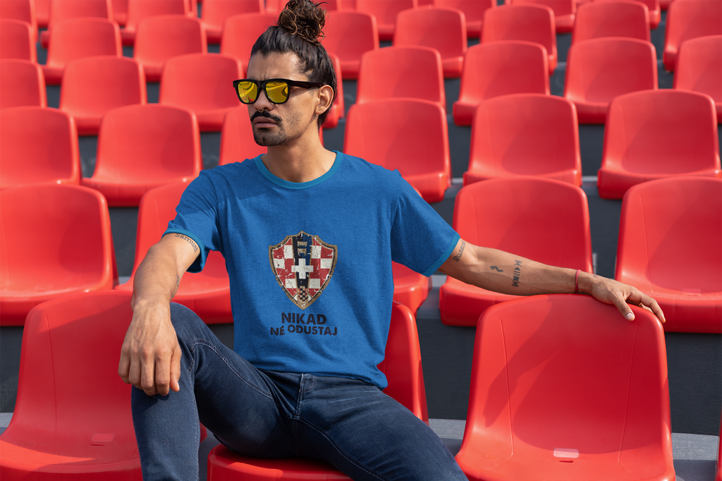 Croatian Crest T-Shirt — "Nikad Ne Odustaj" (Never Give Up)