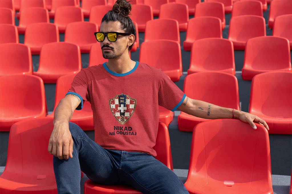 Croatian Crest T-Shirt — "Nikad Ne Odustaj" (Never Give Up)