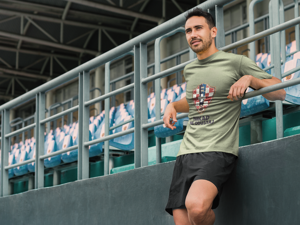 Croatian Crest T-Shirt — "Nikad Ne Odustaj" (Never Give Up)