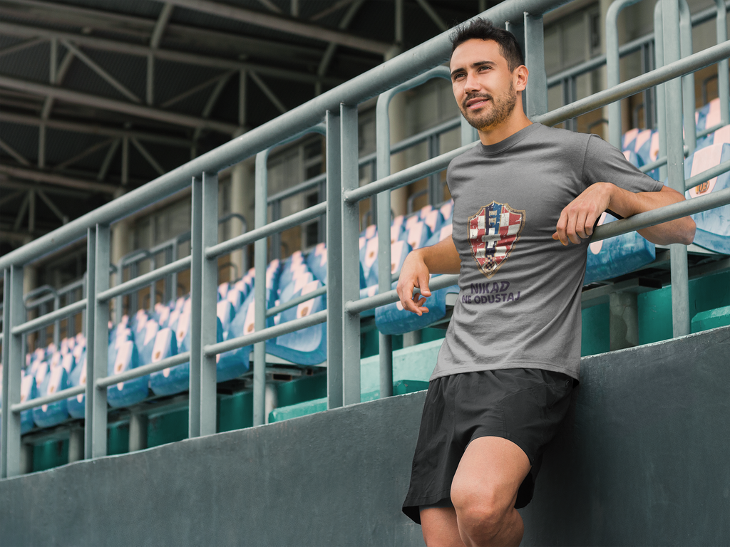 Croatian Crest T-Shirt — "Nikad Ne Odustaj" (Never Give Up)
