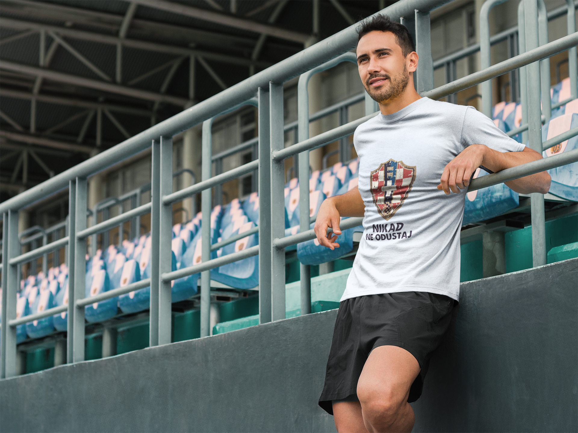 Croatian Crest T-Shirt — "Nikad Ne Odustaj" (Never Give Up)