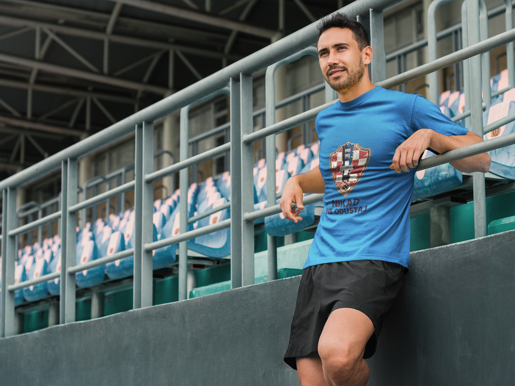 Croatian Crest T-Shirt — "Nikad Ne Odustaj" (Never Give Up)