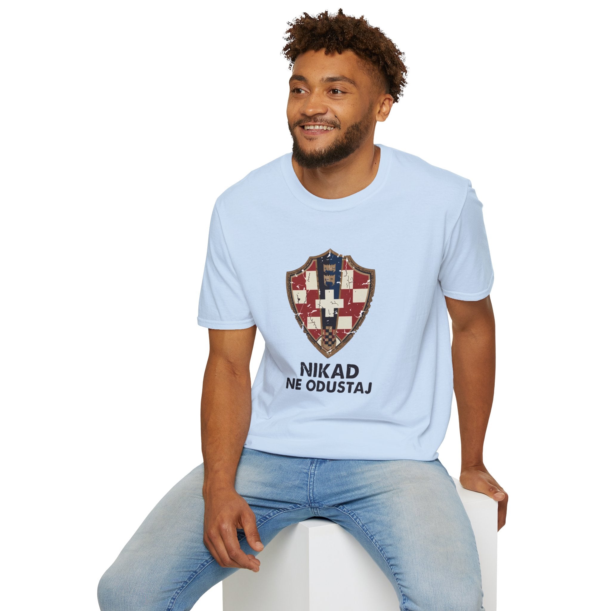 Croatian Crest T-Shirt — "Nikad Ne Odustaj" (Never Give Up)