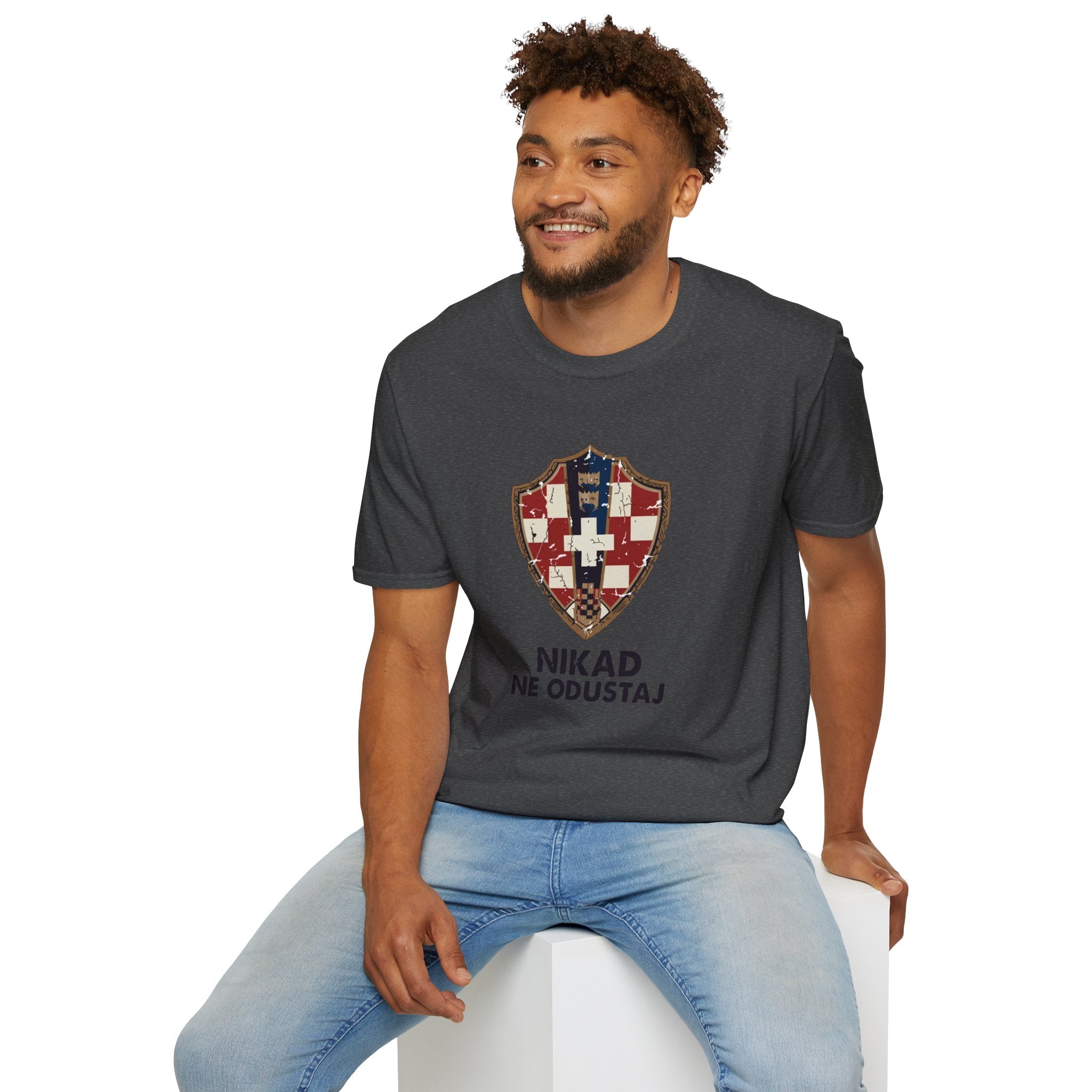 Croatian Crest T-Shirt — "Nikad Ne Odustaj" (Never Give Up)